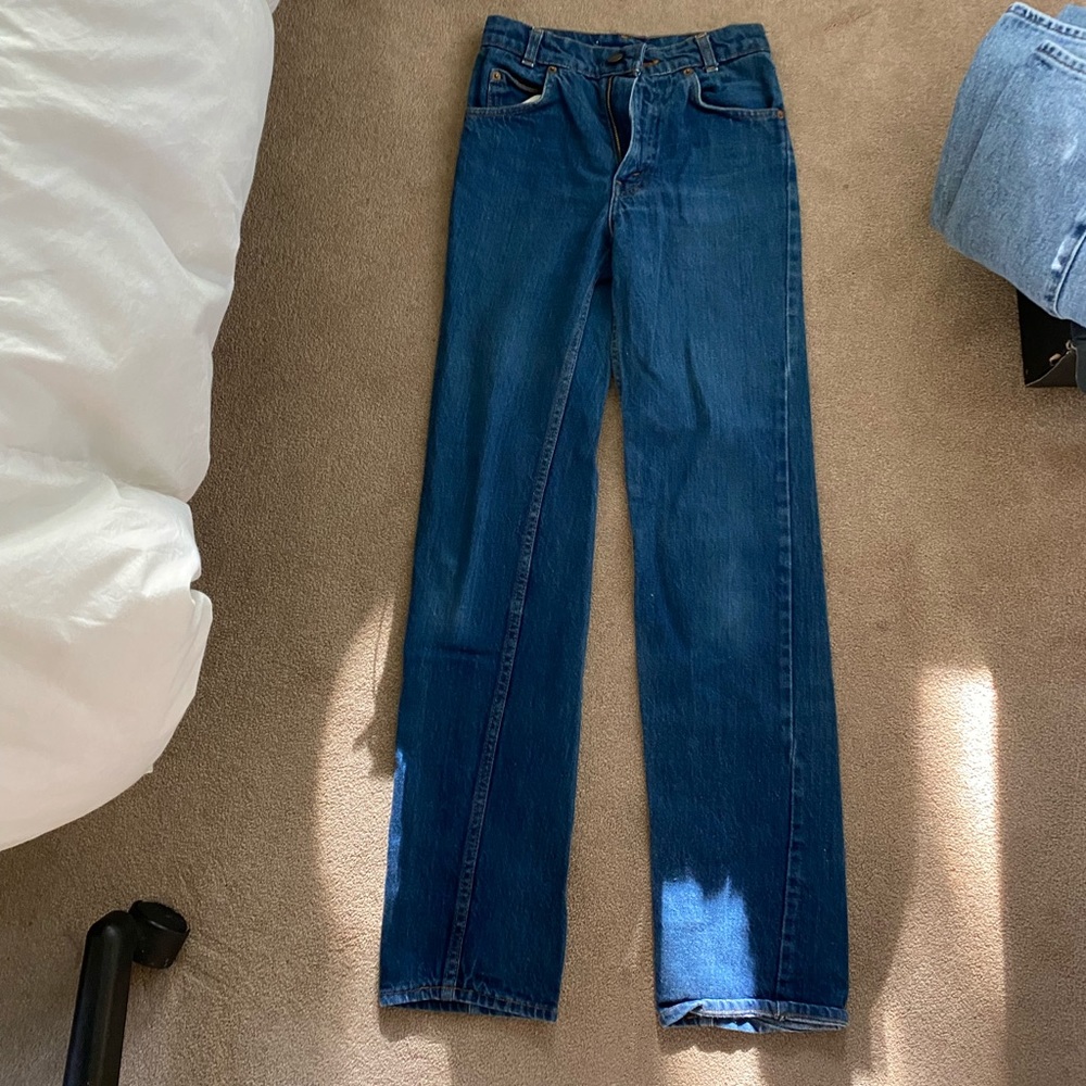 Vintage pré loved Lévis. Tiny strange stitch shown